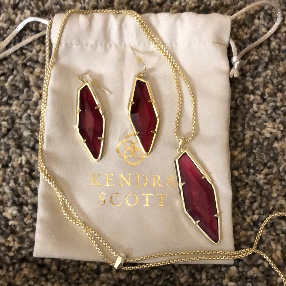 Kendra Scott matching necklace and earrings